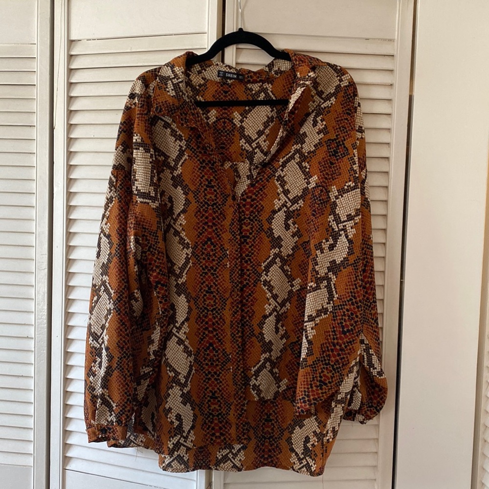 Oversized Snakeskin Button Up size L